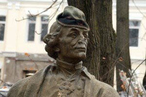 Бюст Аляксандра Суворава сярод будаўнічых матэрыялаў. Фота Сержука Серабро Бюст Аляксандра Суворава сярод будаўнічых матэрыялаў. Фота Сержука Серабро