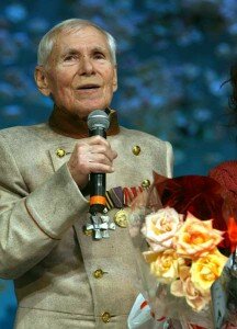 Фёдар Шмакаў пад час свайго бенефісу 1 сакавіка 2007 г. Фота Аляксандра Хітрова, БелТА