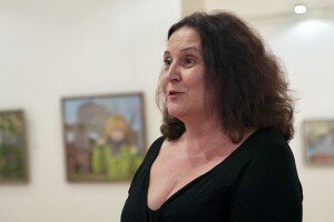 Победительниц поздравляет представитель турфирмы «Спадчына». Фото Сергея Серебро Победительниц поздравляет представитель турфирмы «Спадчына». Фото Сергея Серебро