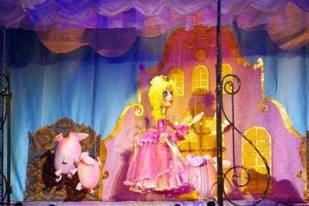 У Беларускім тэатры “Лялька” адбыўся першы паказ спектакля “Прынцэса і Свінапас”. Фота Сержука Серабро