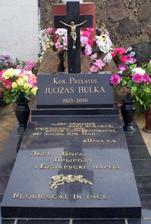 Асвячэнне надмагільнага помніка ксядзу Пралату Юозасу Бульке