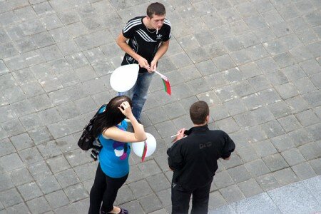 Молодые участники торжеств предпочитают бренды Adidas и Dolce & Gabbana. Фото Сергея Серебро