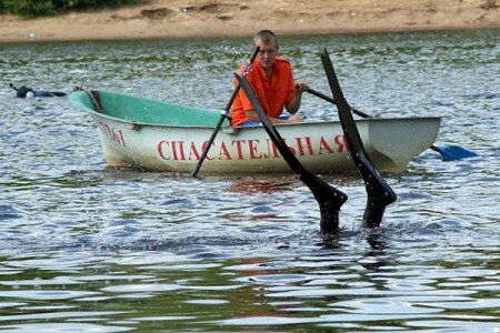 К поискам второго из двух пропавших в марте этого года витебских школьников подключились добровольцы-водолазы. Фото Сергея Серебро