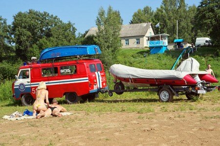 К поискам второго из двух пропавших в марте этого года витебских школьников подключились добровольцы-водолазы. Фото Сергея Серебро