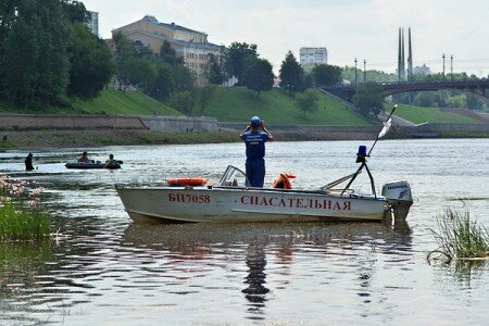 К поискам второго из двух пропавших в марте этого года витебских школьников подключились добровольцы-водолазы. Фото Сергея Серебро