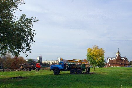 Изыскательские работы на месте строительства Дворца бракосочетаний в Витебске. Фото Сергея Серебро