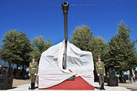 Открытие монумента в виде танка ИС-3 «Иосиф Сталин» в Сенно. Фото Сергея Серебро Открытие монумента в виде танка ИС-3 «Иосиф Сталин» в Сенно. Фото Сергея Серебро