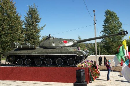 Открытие монумента в виде танка ИС-3 «Иосиф Сталин» в Сенно. Фото Сергея Серебро Открытие монумента в виде танка ИС-3 «Иосиф Сталин» в Сенно. Фото Сергея Серебро