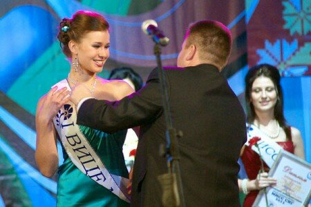 Награждение победительниц конкурса «Мисс СНГ-2011». Фото Сергея Серебро