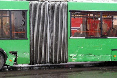 ДТП: автобус и трамвай столкнулись на в Витебске на площади Победы. Фото Лизы Гусаковой