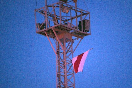 Над Віцебскам вывесілі бел-чырвона-белы сцяг у знак салідарнасці з Каваленкам. Фота Сержука Серабро Над Віцебскам вывесілі бел-чырвона-белы сцяг у знак салідарнасці з Каваленкам. Фота Сержука Серабро