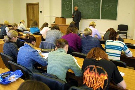 Плату за обучение в ВУЗах снова повысили. Фото photo.bymedia.net