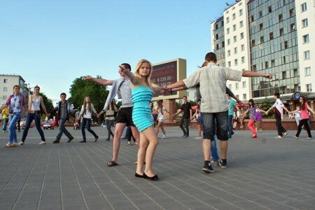 У Віцебску прайшоў Дзень пацалункаў. Фота Сержука Серабро У Віцебску прайшоў Дзень пацалункаў. Фота Сержука Серабро
