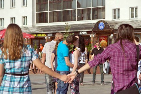 У Віцебску прайшоў Дзень пацалункаў. Фота Сержука Серабро У Віцебску прайшоў Дзень пацалункаў. Фота Сержука Серабро