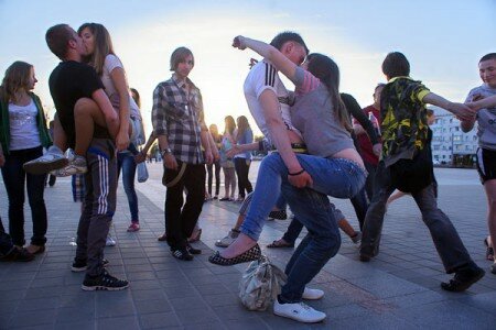 У Віцебску прайшоў Дзень пацалункаў. Фота Сержука Серабро У Віцебску прайшоў Дзень пацалункаў. Фота Сержука Серабро