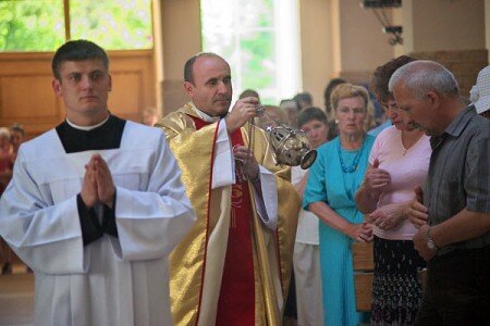 Асвячэнне касцёла Святога Духа ў Віцебску. Фота Сержука Серабро