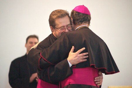 Апостальскі нунцый у Беларусі арцыбіскуп Клаўдыё Гуджэроцці і Францішак Кісель. Фота Сержука Серабро Апостальскі нунцый у Беларусі арцыбіскуп Клаўдыё Гуджэроцці і Францішак Кісель. Фота Сержука Серабро