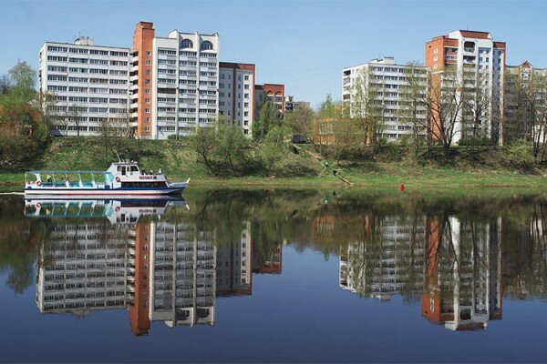 В Витебске теплоходы снова вышли на Двину. Теперь с экскурсоводом. Фото Сергея Серебро