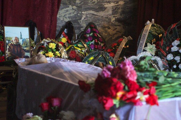 Давіда Сімановіча праводзілі ў апошні шлях на ўскрайку Віцебска. Фота Сержука Серабро Давіда Сімановіча праводзілі ў апошні шлях на ўскрайку Віцебска. Фота Сержука Серабро