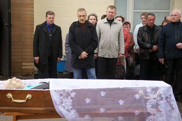 Давіда Сімановіча праводзілі ў апошні шлях на ўскрайку Віцебска. Фота Сержука Серабро Давіда Сімановіча праводзілі ў апошні шлях на ўскрайку Віцебска. Фота Сержука Серабро