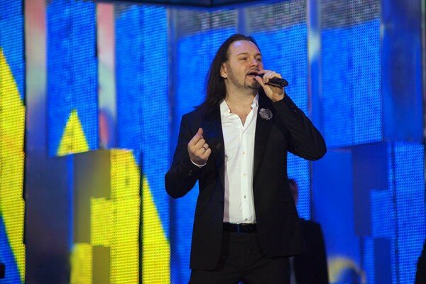  В Летнем амфитеатре при аншлаге состоялось выступление арт-группы «Хор Турецкого». Фото Сергея Серебро