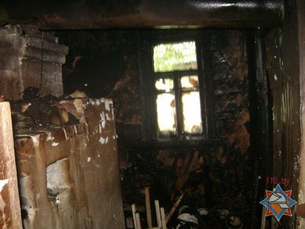 Житель Толочина на пожаре спас 87-летнюю бабушку. Фото МЧС Житель Толочина на пожаре спас 87-летнюю бабушку. Фото МЧС