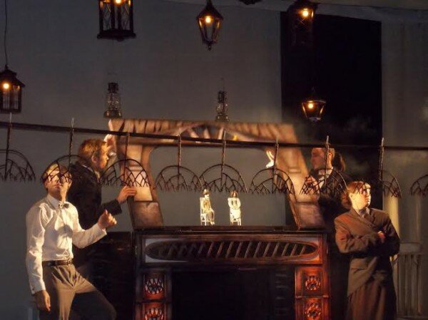 Спектакль «Искушение» («Спакуса») по рассказу Антона Чехова «Чёрный монах». Фото Георгия Корженевского