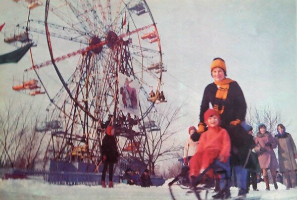 Колесо обозрения в парке имени Советской армии в Мазурино. Фото приводится по фотоальбому «Витебск», Мн., «Беларусь», 1982 Колесо обозрения в парке имени Советской армии в Мазурино. Фото приводится по фотоальбому «Витебск», Мн., «Беларусь», 1982