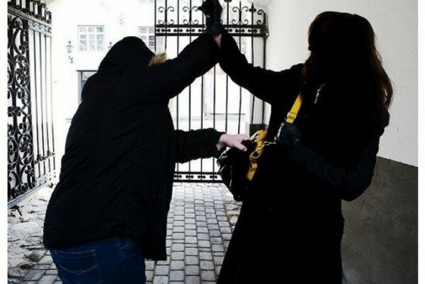 В центре Витебска 18-летний рецидивист ограбил минчанку. Иллюстративное фото