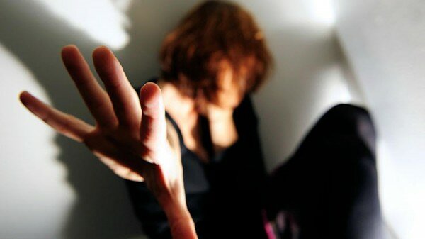 В Новополоцке мужчина задушил жену и напал на дочь