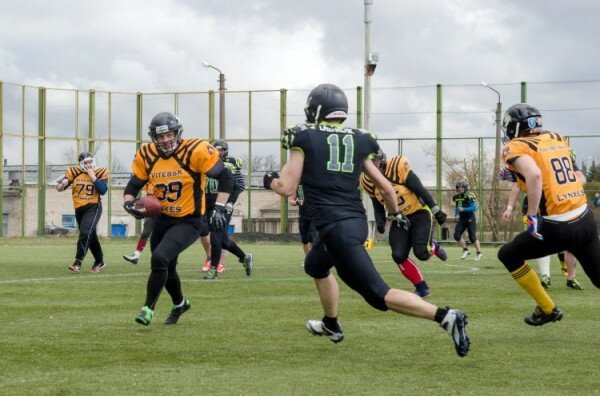 Матч по американскому футболу между командами «Витебские Рыси» и «Гродненские Варвары» прошел в Витебске. Фото Дмитрия Миртича
