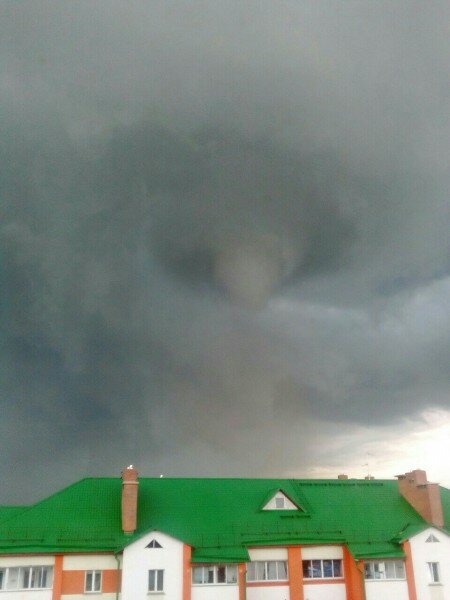 На Шарковщину обрушился торнадо. Фото Татьяны Качмарик / vk.com/id371086890 На Шарковщину обрушился торнадо. Фото Татьяны Качмарик / vk.com/id371086890