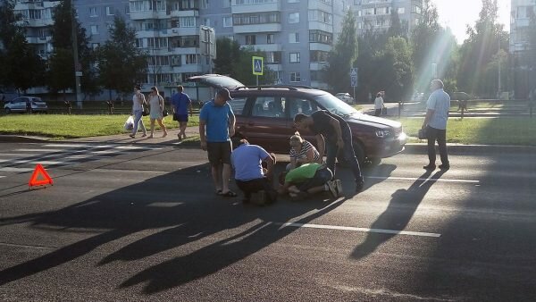 В Витебске минивэн сбил двух детей, перебегавших дорогу по пешеходному переходу. Фото vk.com/typical_vitebsk