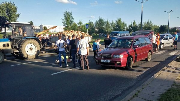 В Витебске минивэн сбил двух детей, перебегавших дорогу по пешеходному переходу. Фото vk.com/typical_vitebsk