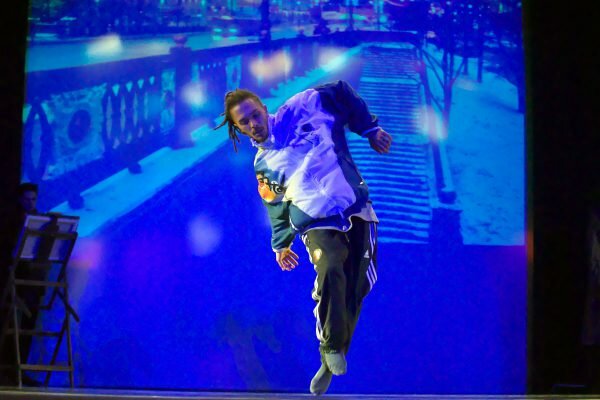 В Витебске «Танцующий город» собрал деньги для Кристины Боровко. Фото Сергея Серебро