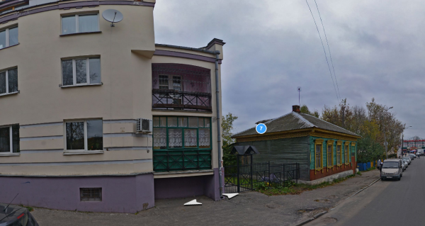 Вместо деревянной застройки на улице Грибоедова появится элитная кирпичная пятиэтажка. Фото Яндекс. Панорамы