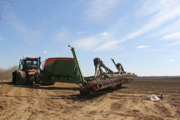 Во время сельхозработ Витебском районе тракторист попал под сеялку и погиб. Фото ГАИ