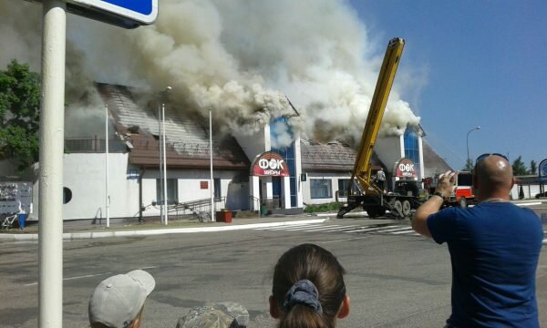 В Миорах начался пожар в здании физкультурно-оздоровительного комплекса. Фото Ильи Чернявского