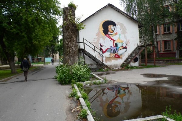 Еще одно граффити создается в Витебске — «Абаронца сноў». Фото Юрия Шепелева