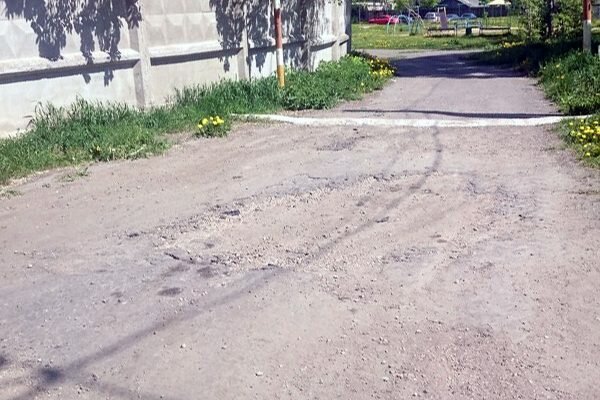 Дорожка находится в удовлетворительном состоянии. У дома №48Б на улице Гагарина