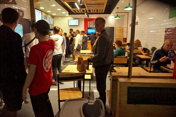 В Витебске открылся «Burger King». Фото Сергея Серебро