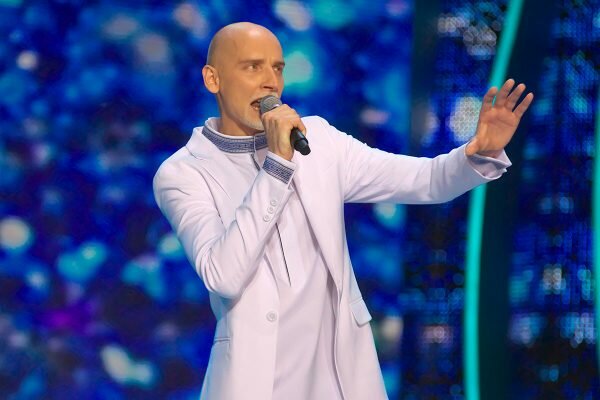 Евгений Курчич (Беларусь). Финал XXVII Международного конкурса исполнителей эстрадной песни «Витебск-2018», день первый. Фото Сергея Серебро