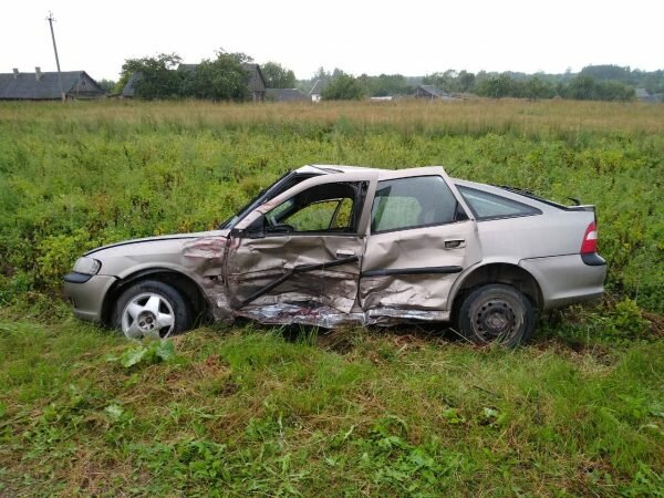 В Глубокском районе девушка на легковушке влетела под микроавтобус. Фото ГАИ