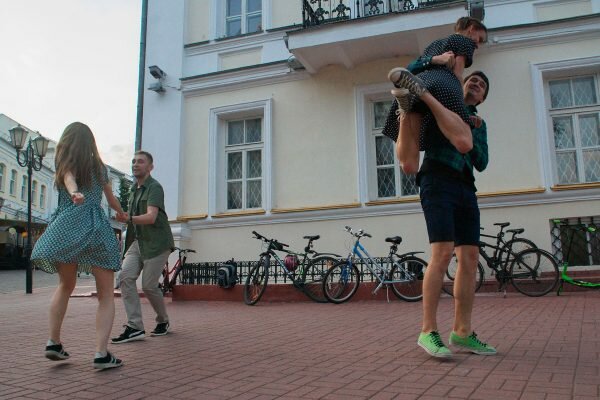 Танцы от «Dancing Fish» у ратуши в Витебске. Фото Сергея Серебро