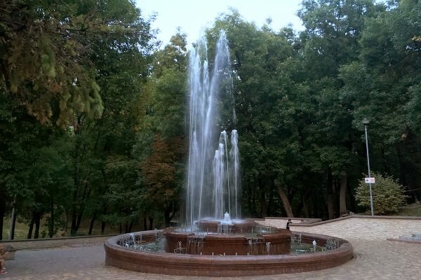 Витебский фонтан за миллион долларов работает сикось-накось. Фото Сергея Серебро