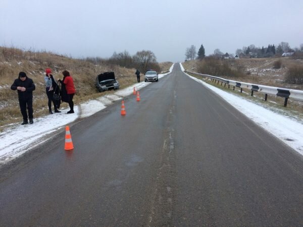 Под Витебском легковушка сбила пешехода и улетела в кювет. Фото ГАИ