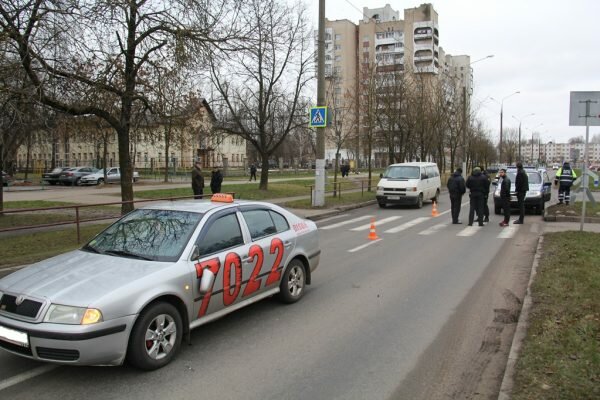 В Витебске на пешеходном переходе такси сбило старенького дедушку. Фото ГАИ