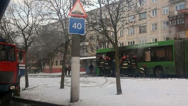 В Витебске загорелся городской автобус. Фото Сергея Воронова / vk.com/typical_vitebsk