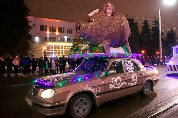 Новогодний парад Дедов Морозов в Витебске. Фото Сергея Серебро