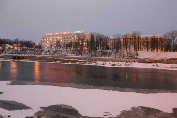 В Витебске зашили набережную на правом берегу Двины. Фото Юрия Шепелева